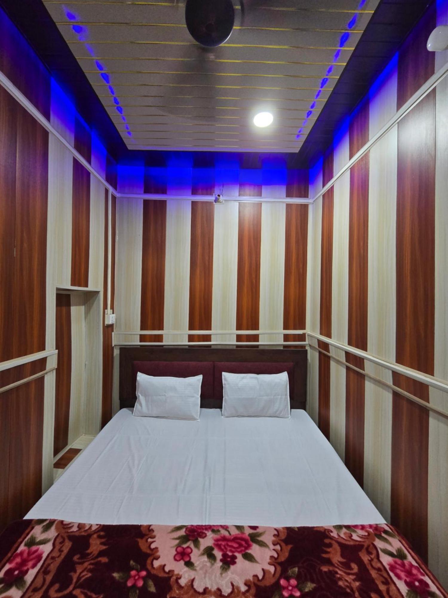 Ramlala Paying Guest House Stay Just 100M From Saryu Ghat, Ayodhya Exterior foto