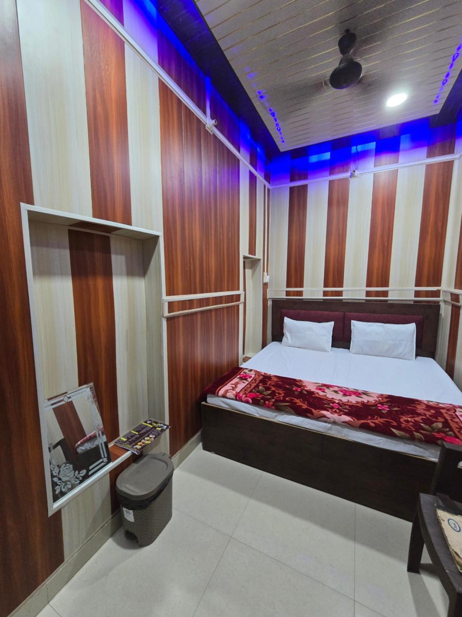 Ramlala Paying Guest House Stay Just 100M From Saryu Ghat, Ayodhya Exterior foto