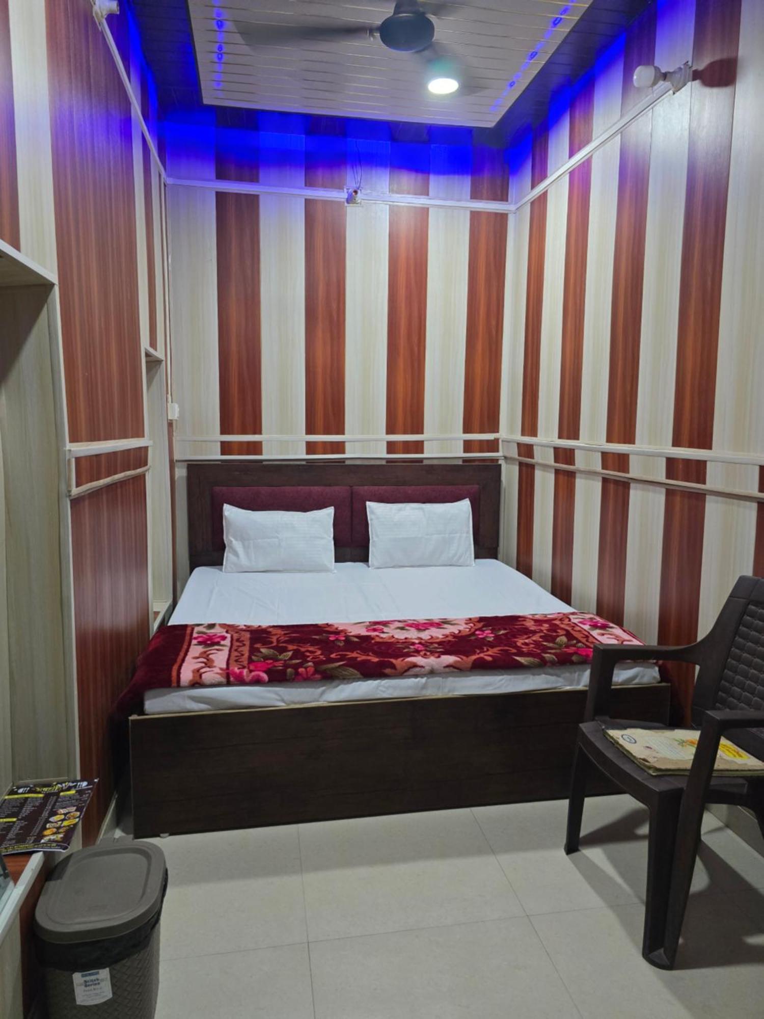 Ramlala Paying Guest House Stay Just 100M From Saryu Ghat, Ayodhya Exterior foto